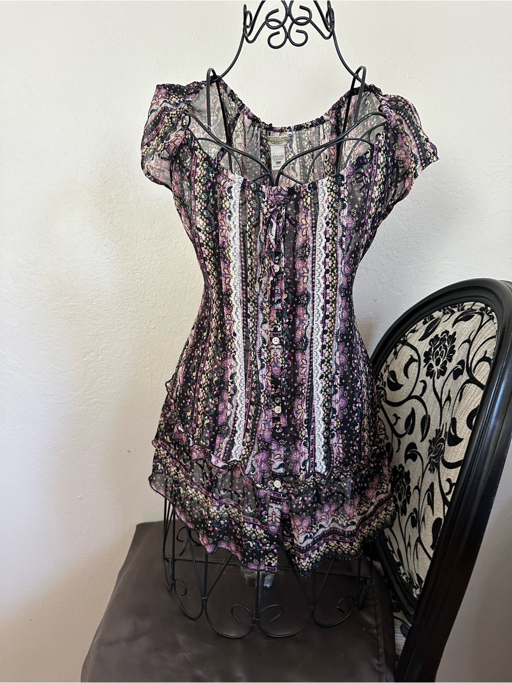 Boho Floral Button detail Lace-Trim Peasant Top in Purple